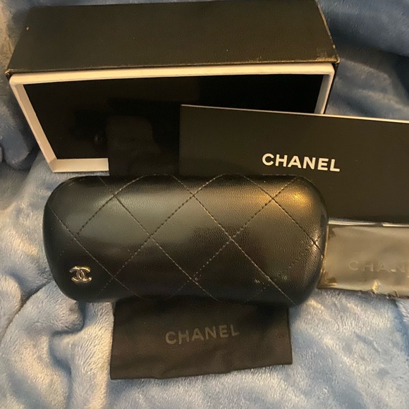 Chanel sunglasses full inclusion (has scratches) - Picture 8 of 15